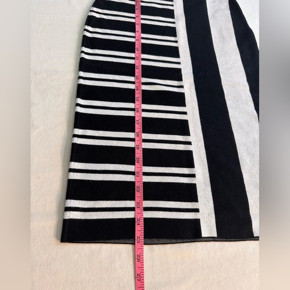 Theory Efersten Mixed-Stripe Knit Pencil Skirt Like New Black & White - Picture 9 of 10